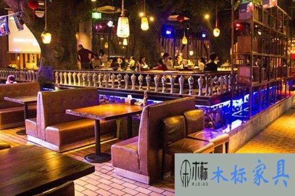 酒吧椅設(shè)計(jì)特點(diǎn)有哪些要求？年輕人都喜歡去酒吧嗎？ 