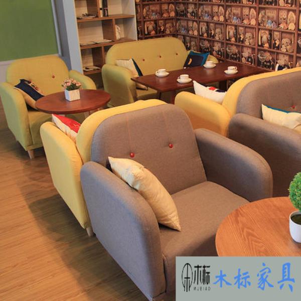 卡座沙發有哪些分類？布藝卡座沙發如何保養？ 